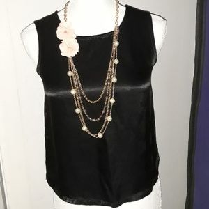 Apostrophe black, silky and flowy